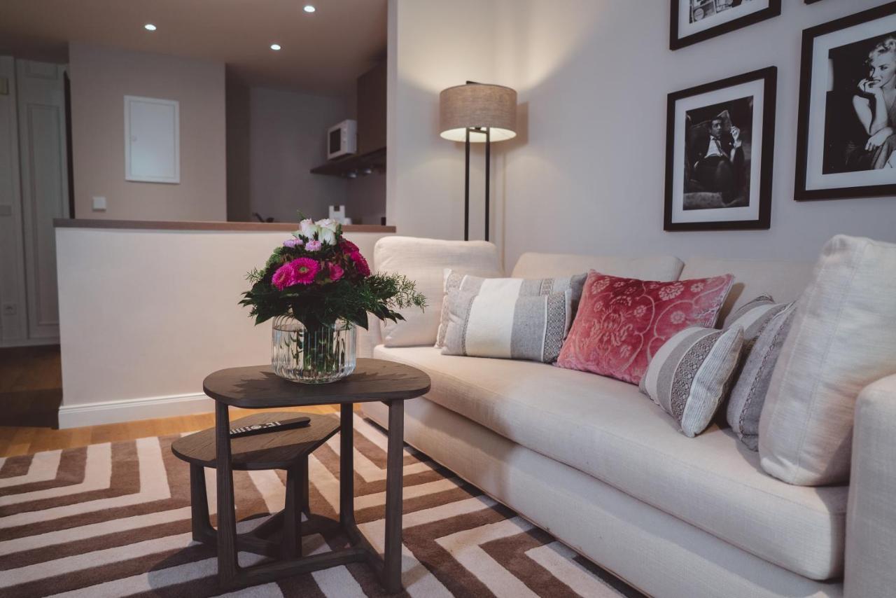 Vila Vita Rosenpark Marburg Luaran gambar A living room in a serviced apartment in London