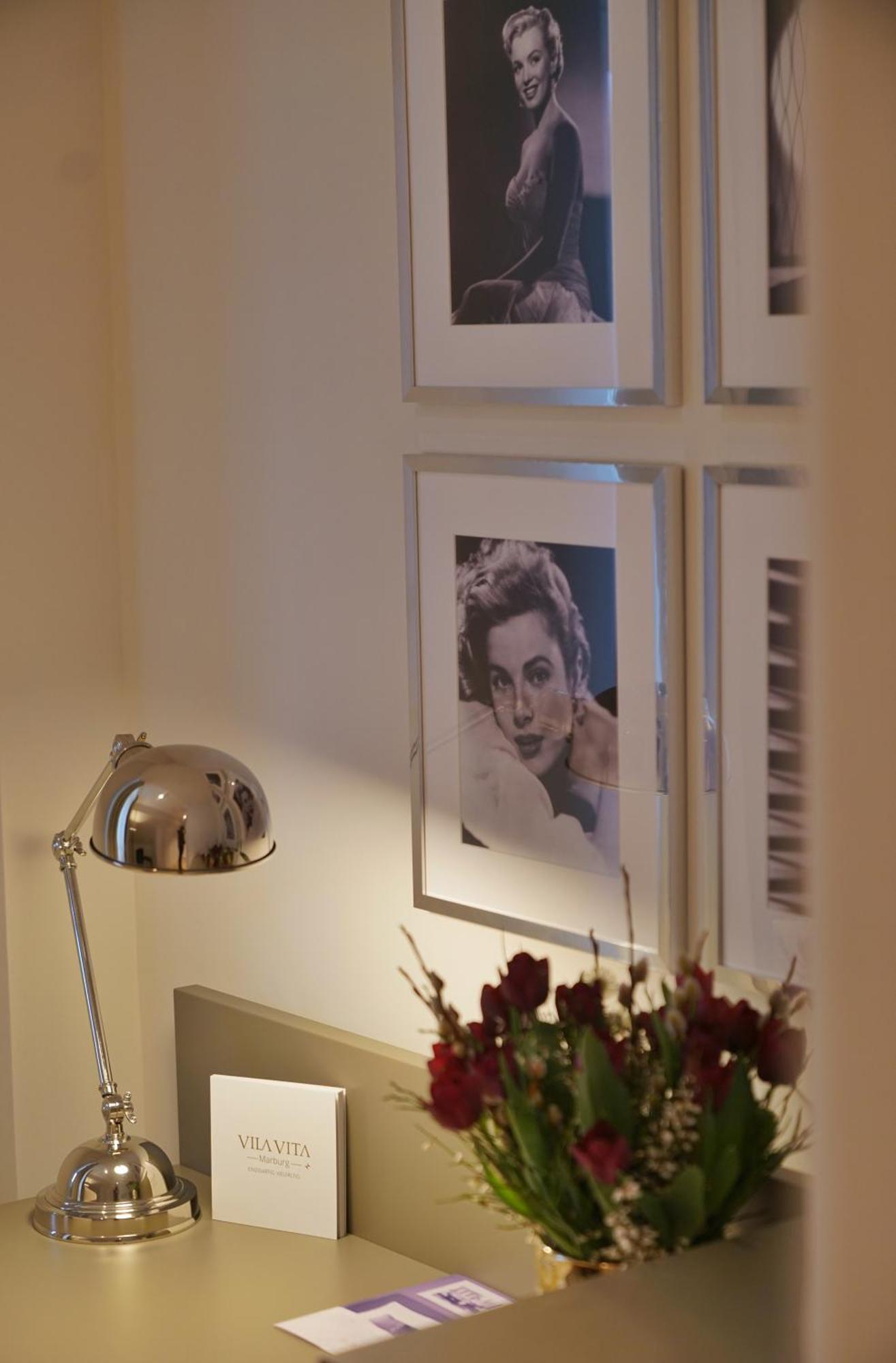 Vila Vita Rosenpark Marburg Bilik gambar A photograph of Audrey Hepburn by Allan Allan Warren