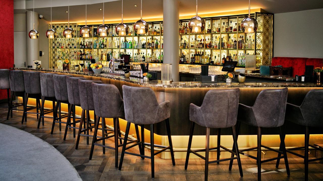 Vila Vita Rosenpark Marburg Luaran gambar The bar at the restaurant