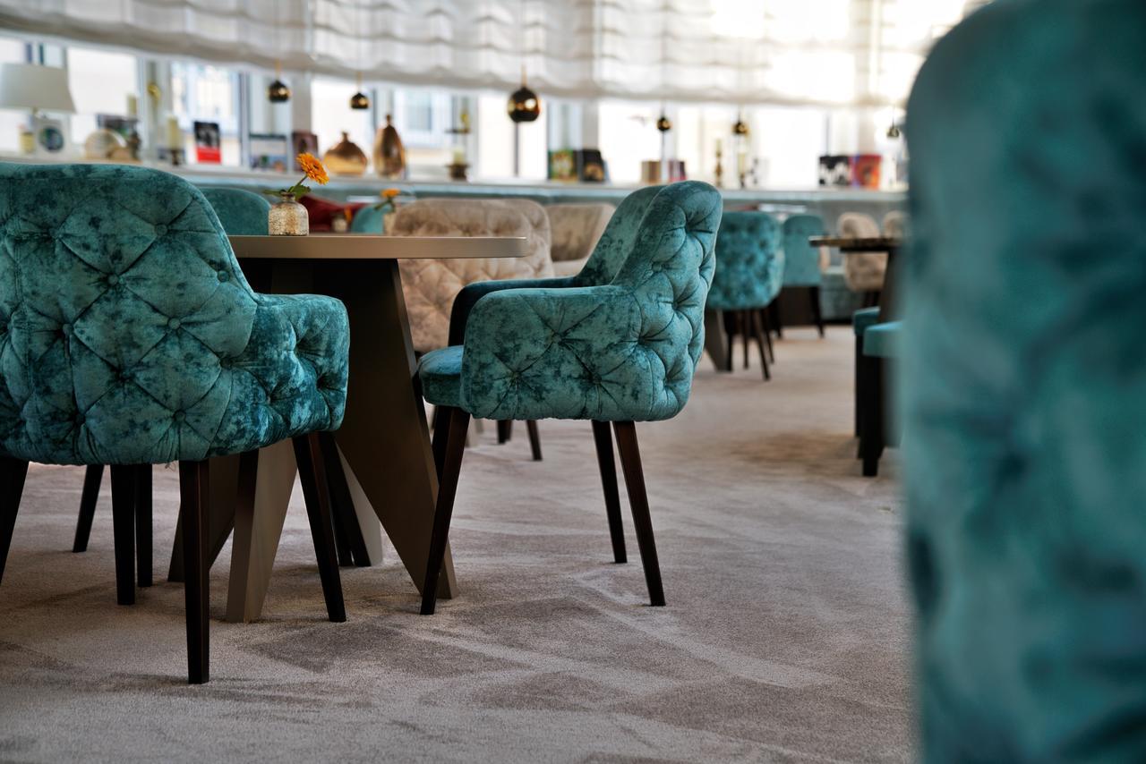 Vila Vita Rosenpark Marburg Luaran gambar The interior of the lounge